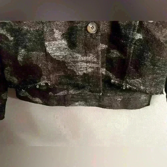 Mystree Shacket with hoodie -Raw Hem- Size S - Picture 3 of 9